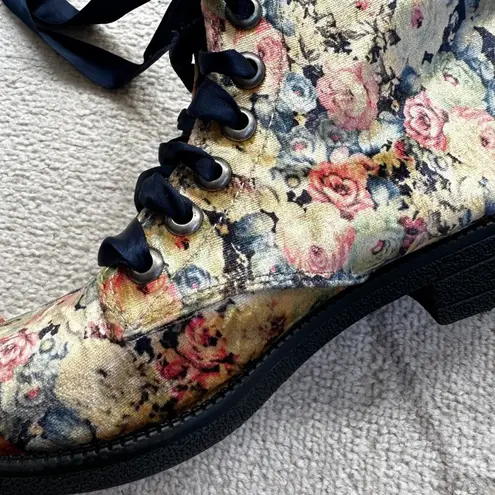 Dirty Laundry Velvet Floral Pattern Moto Boots Ribbon Laces Sz 7.5