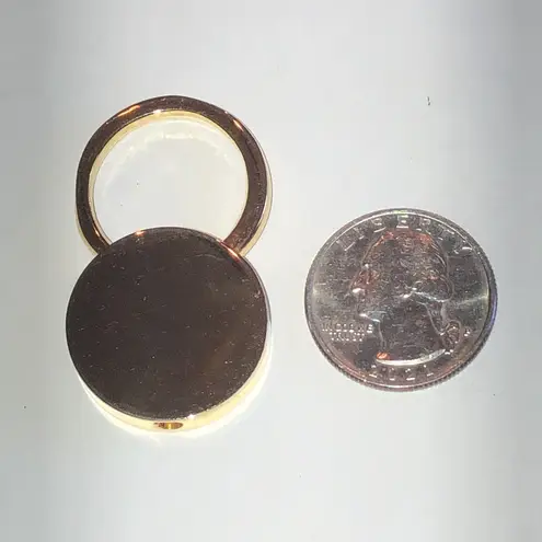 Gold Tone Round Vintage Keychain Key Holder