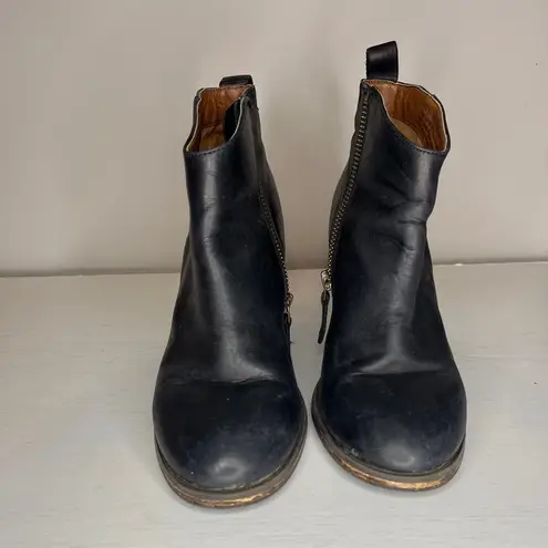 BP  Lance Black Leather Zipper and Block Heel Ankle Boots thumbnail 15