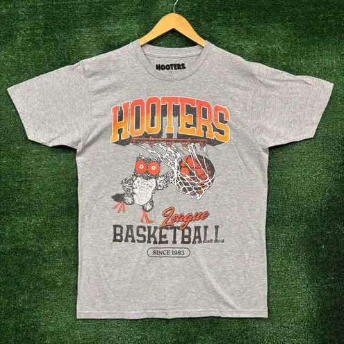 Hooters Basketball League Since 1983 T-shirt size large