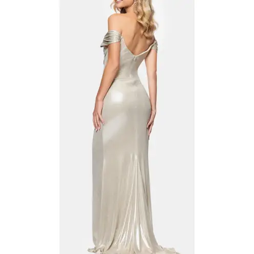 Betsy and Adam Champagne Glitter Knit Off-Shoulder Gown - 4