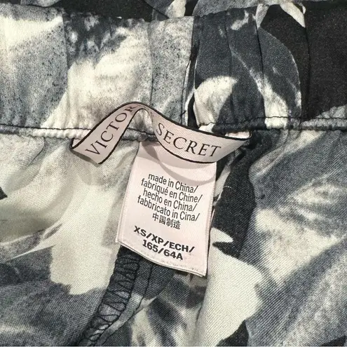 Victoria's Secret Victoria’s Secret Black White Floral Ruffle Shorts Women’s XS