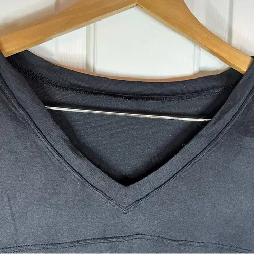 Lululemon  Black VNeck Love Tee Mesh Arms Size 6 Flawless Condition