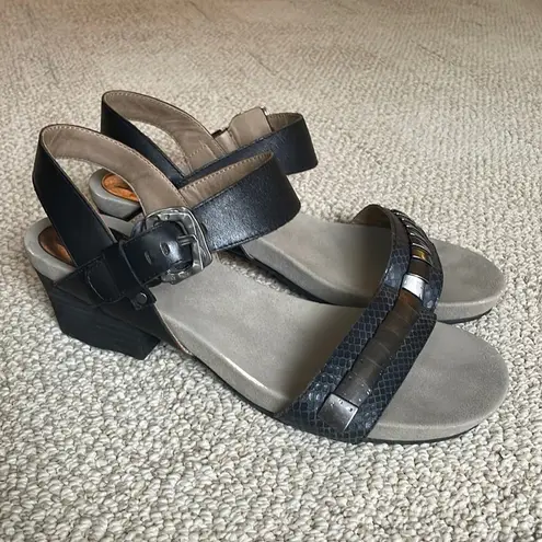 OTBT Sandals Block Heel La Luz Comfort Shoes Black Hammered Metal Women’s sz 9