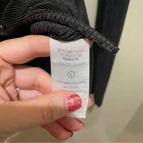 Cyrus Pleated Button Down Collared Shirt Black Women’s Size Large