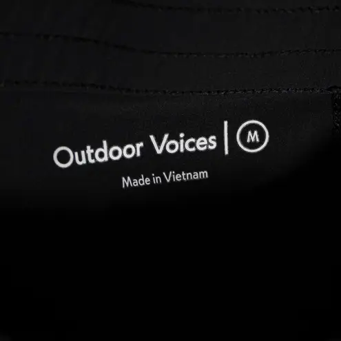 Outdoor Voices  Mid Rise Water Resistant Ankle Crop Athletic Work Out Pants Black