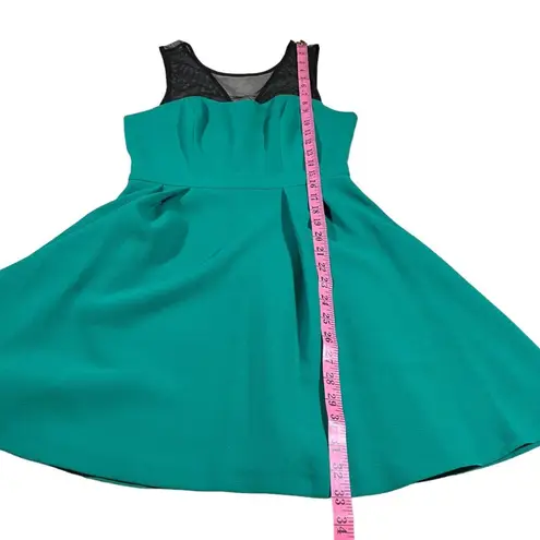 BCBGeneration  Green Sleeveless Dress Side/Back Cut Out Sweetheart‎ Neckline Sz 2