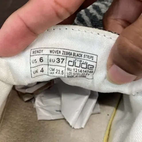 Hey Dude shoes Wendy woven zebra black stripe women’s size 6 