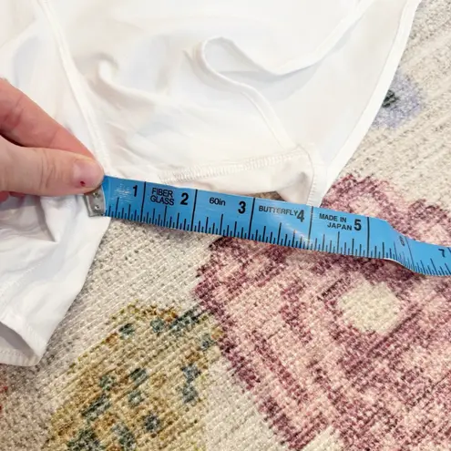 Lululemon Womens Hotty Hot 4in High Rise Shorts Size 4 White Athletic Running