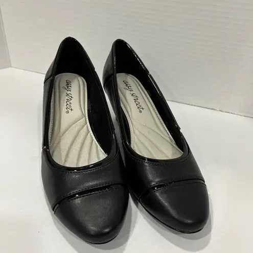 Easy Street Womens Datia Pointed Toe Kitten Heel Pumps. Size 6.5 Color: Black