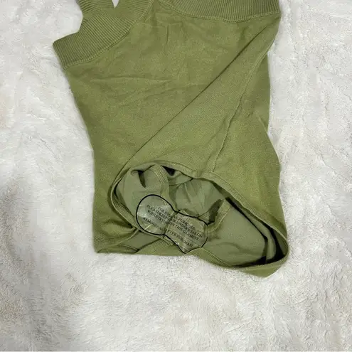 Heatherly Size M Olive Green Sleeveless V