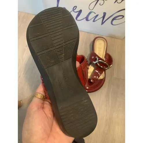 Unisa (15) womens sandals size 5.5 red color and gold