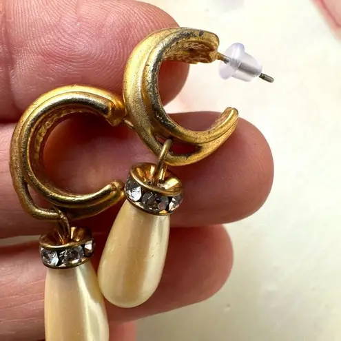 Vintage gold tone faux pearl drop earrings