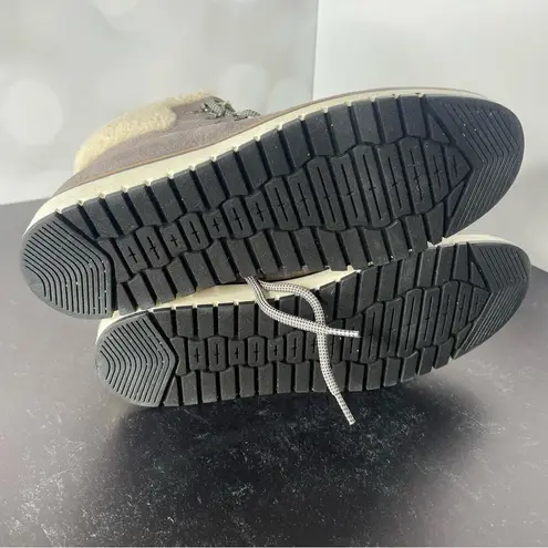 White Mountain Cozy Bootie Women’s Light Gray Pebble Grain Fabric Sz 8.5