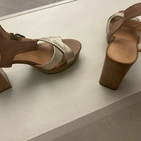 Sandals Chic Tan and Cream Platform Sandals by Crown Vintage 11 M—clean!