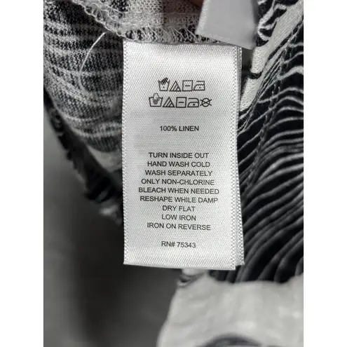 Tahari Womens Top M 100% Linen Black White Floral Button Back