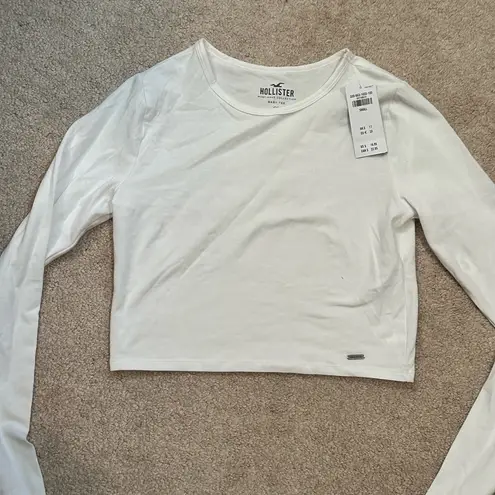 Hollister NWT  White Cropped Long Sleeve Baby Tee Basics