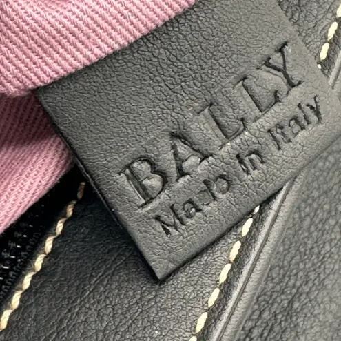 BALLY BLACK LEATHER FRONT RING DETAIL SHOULDER BAG