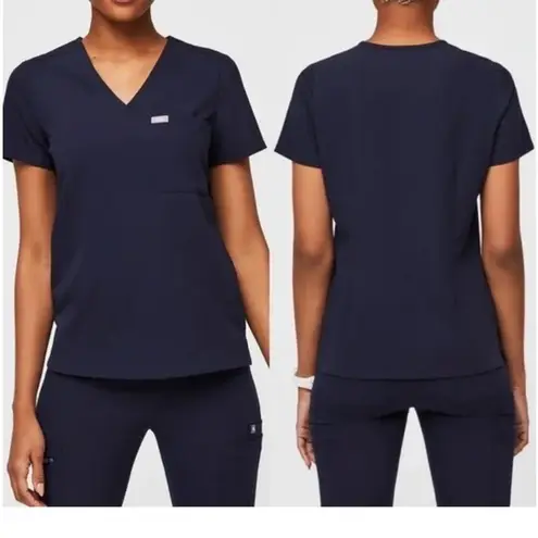 FIGS  women’s Catarina One Pocket Scrub Top Navy Blue Classic V-Neck medium