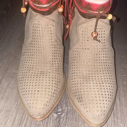 Yoki  Western Style Perforated Replay Booties size 10