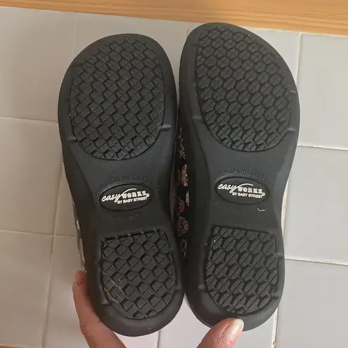 Easy Street Easy Works by Skull comfort clogs