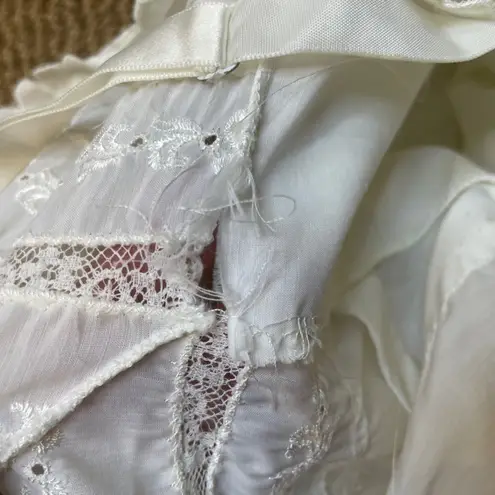 Vintage Wonder Maid White Lace Trim Full Slip Dress Size 40 Polyester 2328A