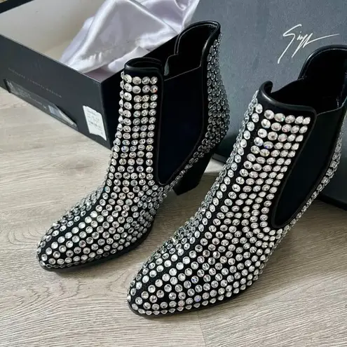 Giuseppe Zanotti NWT Brand new authentic Swarovski Crystal ankle boots Size 6