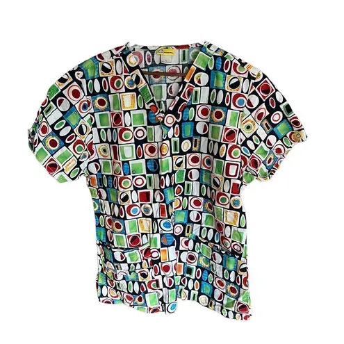 WonderWink  short sleeved v-neck women’s scrub top with geometric print- large thumbnail 2