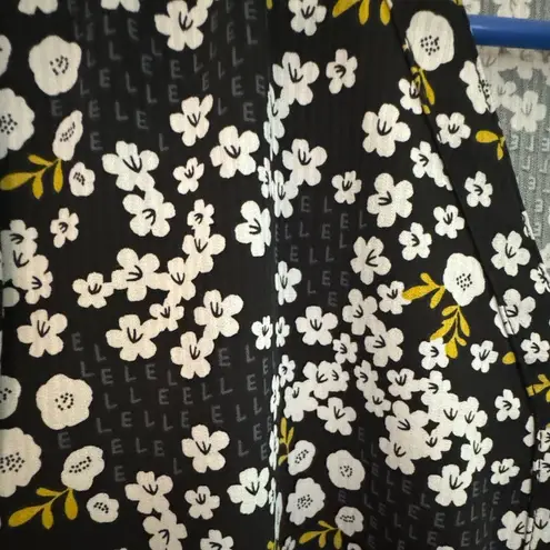 Elle Scrubs size XL  top black white yellow flowers & HeartSoul bottoms in black