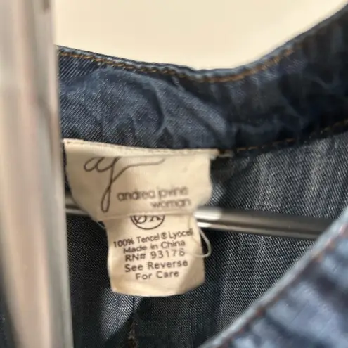 Andrea Jovine Andrea Govine Chambray Denim Top V-neck and a front pocket Size XL