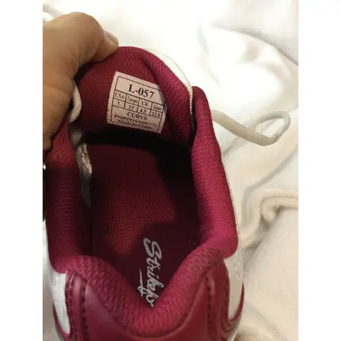 Strikeforce Curve Bowling Shoes Women's Size 7 White Red Paisley Details