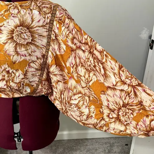 BAND OF THE FREE Libby Gold Floral Bell Sleeve Cropped Top Button Up NWT Small