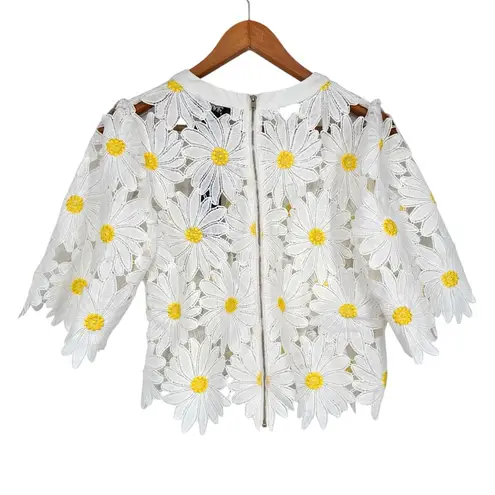 Gracia Daisy Applique Cutout Cropped Blouse size Large Short Sleeves Top Shirt