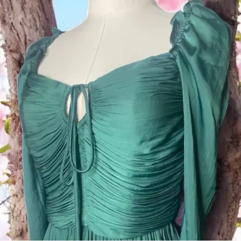 House of Harlow 1960 M
Emerald Green Ruched Peplum Top
Long Sleeve