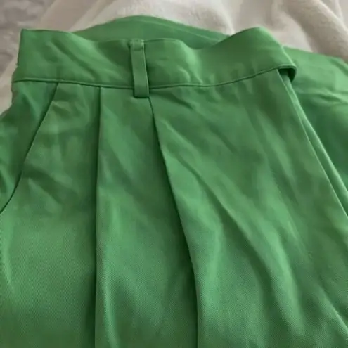IZOD  Ladies  -tra Dry Golf Bermuda‎ Green Shorts Size 8