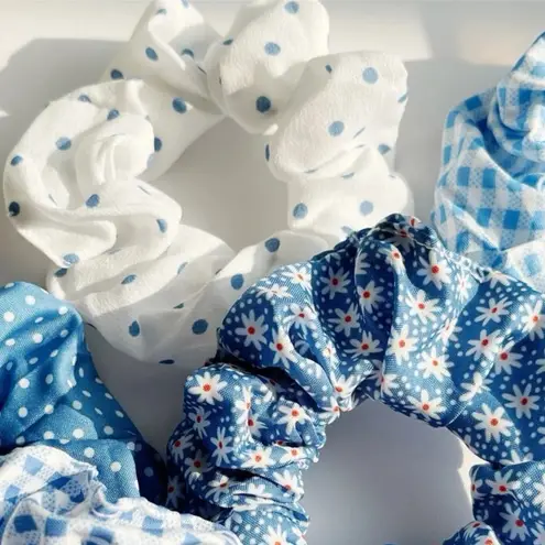 5 piece scrunchies Blue