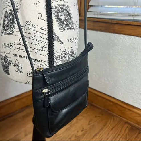 STONE MOUNTAIN Black Leather Crossbody Minimalist Purse