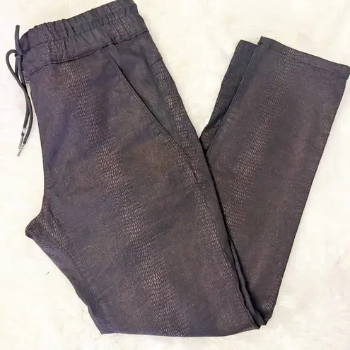 Bevy Flog Shely Jogger Pants Size 27 Black Snake Print