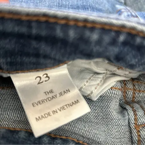 Willow + Root Women's Blue Distressed Jeans The Everyday Jean Sz 23