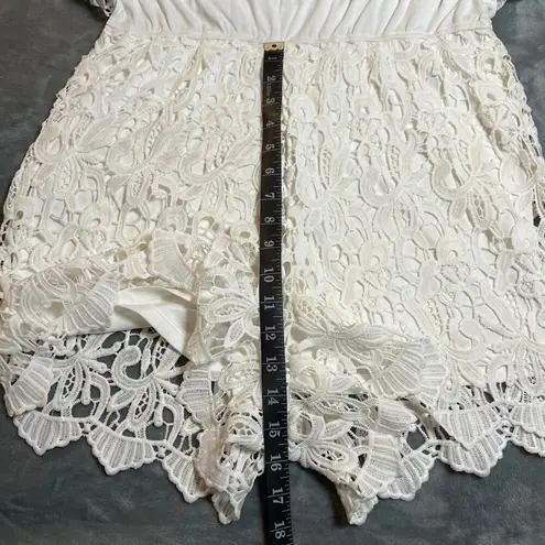 Women's Sleeveless Lace Playsuit Romper Size Small Festival Bridal Bachelorette White