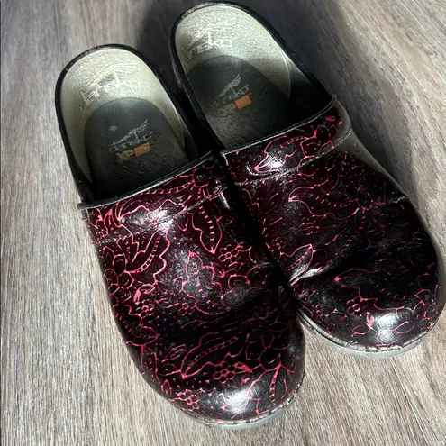 Dansko Pro XP 2.0 Patent Leather Clogs Size 40 (US 9.5-10)