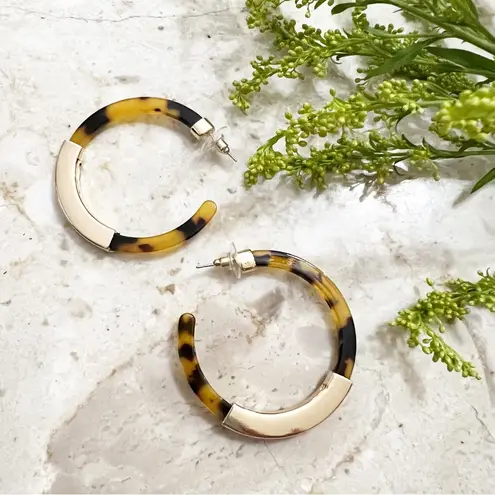 The Bar Gold Accent Tortoise Hoop Earrings