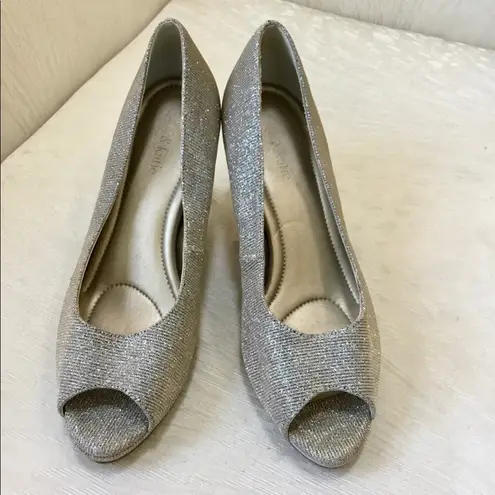 Kelly & Katie Dressy open toe pumps