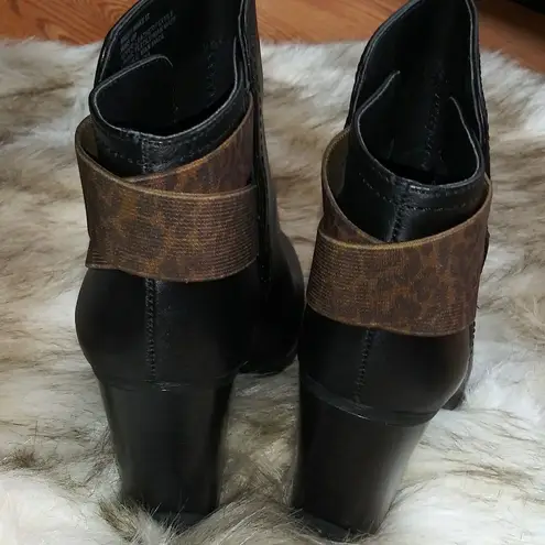 Kenneth Cole  REACTION

Women's Booties