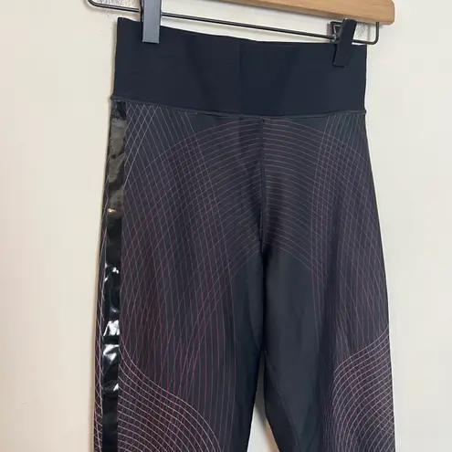 Ultracor - Lux Leggings Wavy Lines Athletic Workout Gym Training Running Yoga