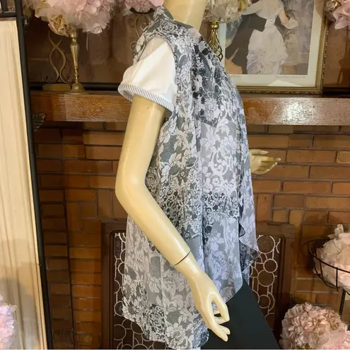 Susan Graver GRAY AND WHITE FLORAL PRINT SLEEVELESS WATERFALL KIMONO (XXS)
