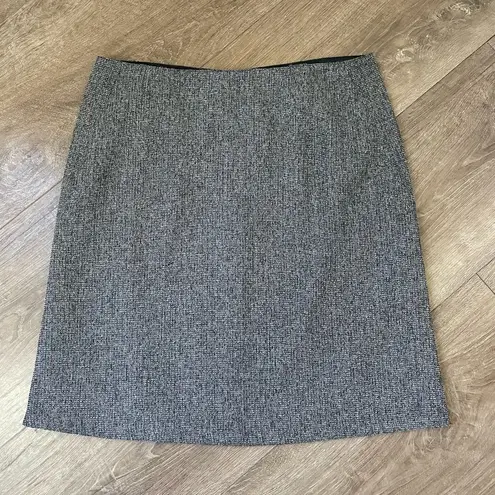 Tahari  Black Tweed Short Pencil Skirt ~ Back Zip Closure ~ Women’s Size 8