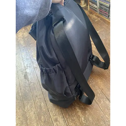 Beyond Yoga Convertible Gym Yoga Bag Backpack Black Tote Weekend Bag