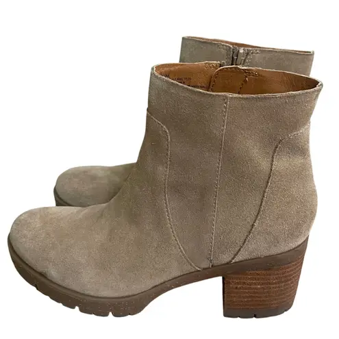 KORKS Women's Esmerelda Lug Sole Booties Color Taupe Size 7.5 side zip Tan