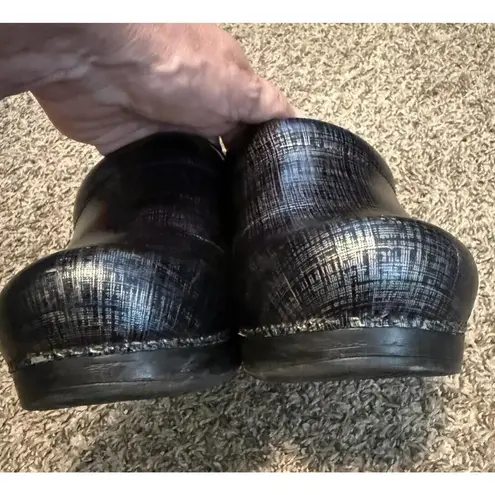Dansko Clogs Professional Linen Patent Sz 36 (5.5) Black Metallic Rainbow Work